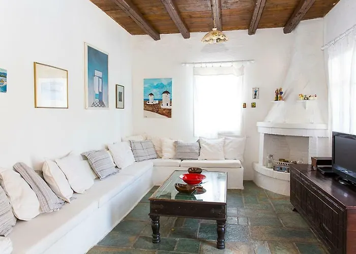 Traditional Mykonian * Ornos (Mykonos)