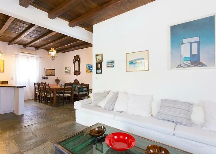 Traditional Mykonian * Ornos (Mykonos)