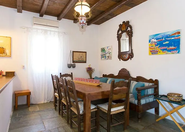 Traditional Mykonian * Ornos (Mykonos)